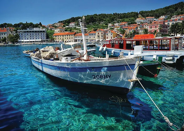 Lovely In Hvar With Wifi Hébergement de vacances *
